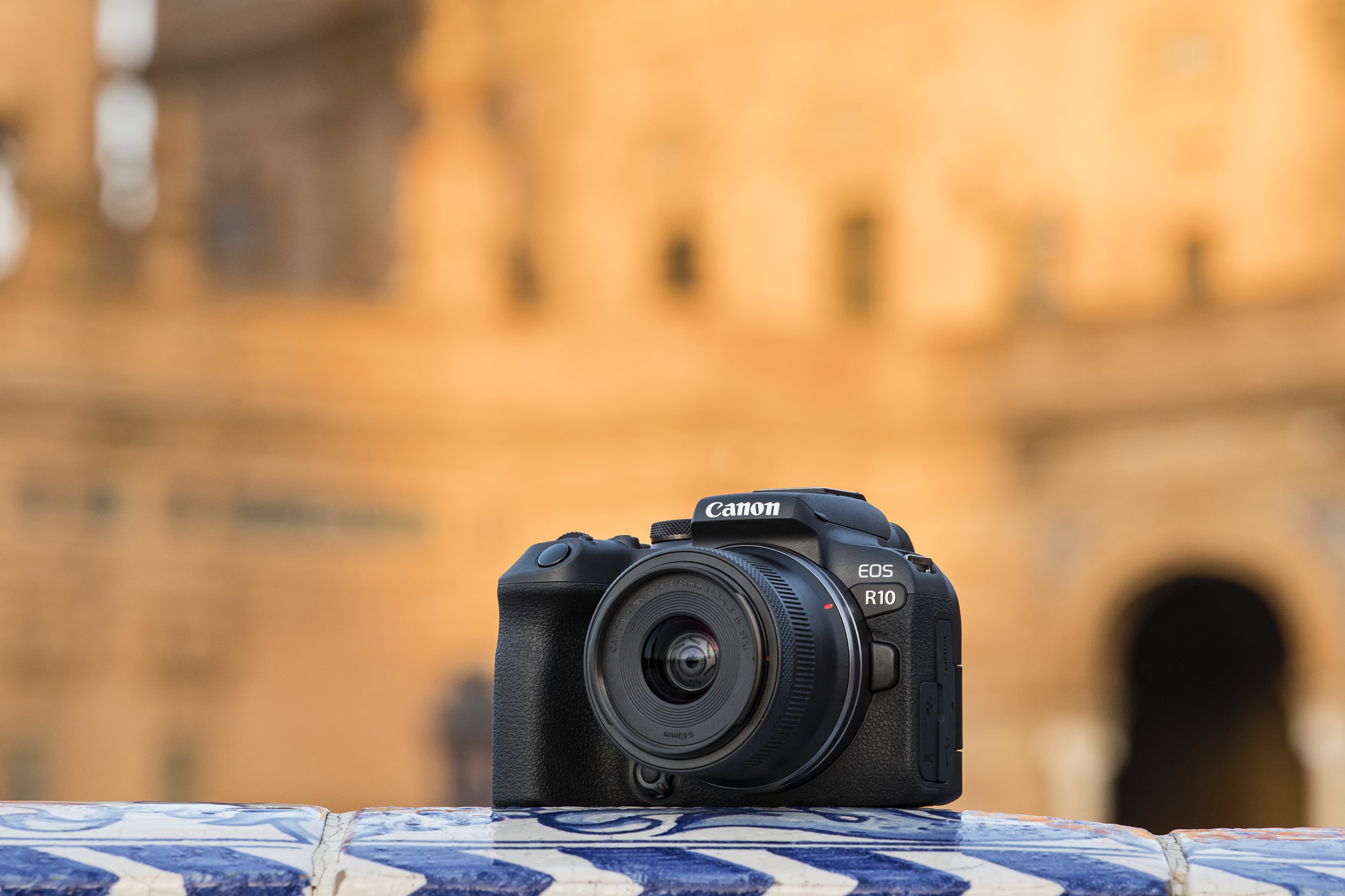 CANON EOS R10 + RF-S 18-45 STM