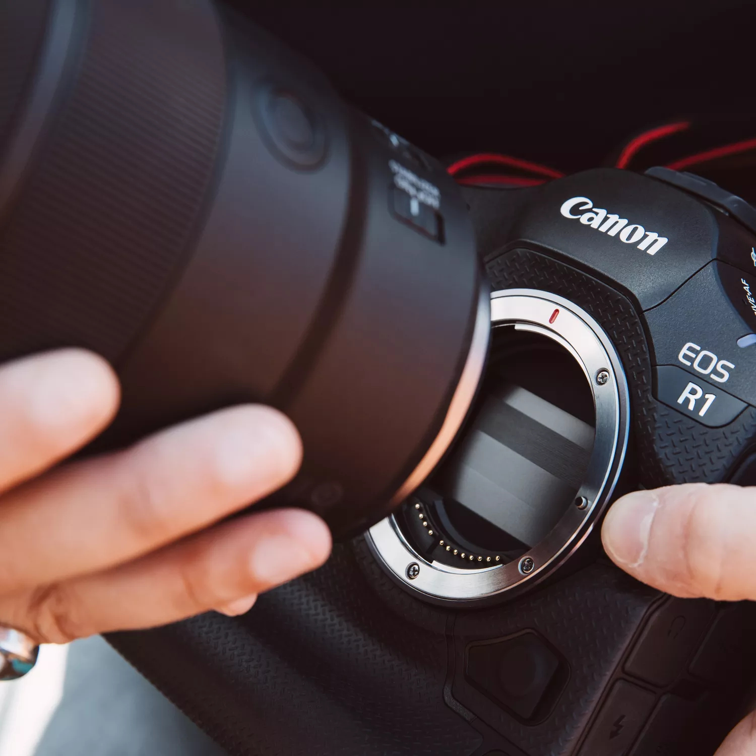 CANON EOS R1